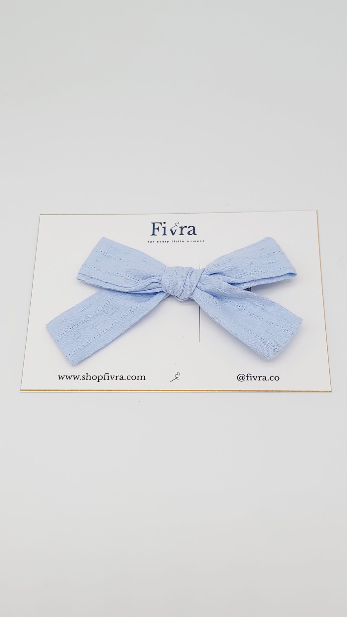 Medium hair bow - alligator clip - Light blue